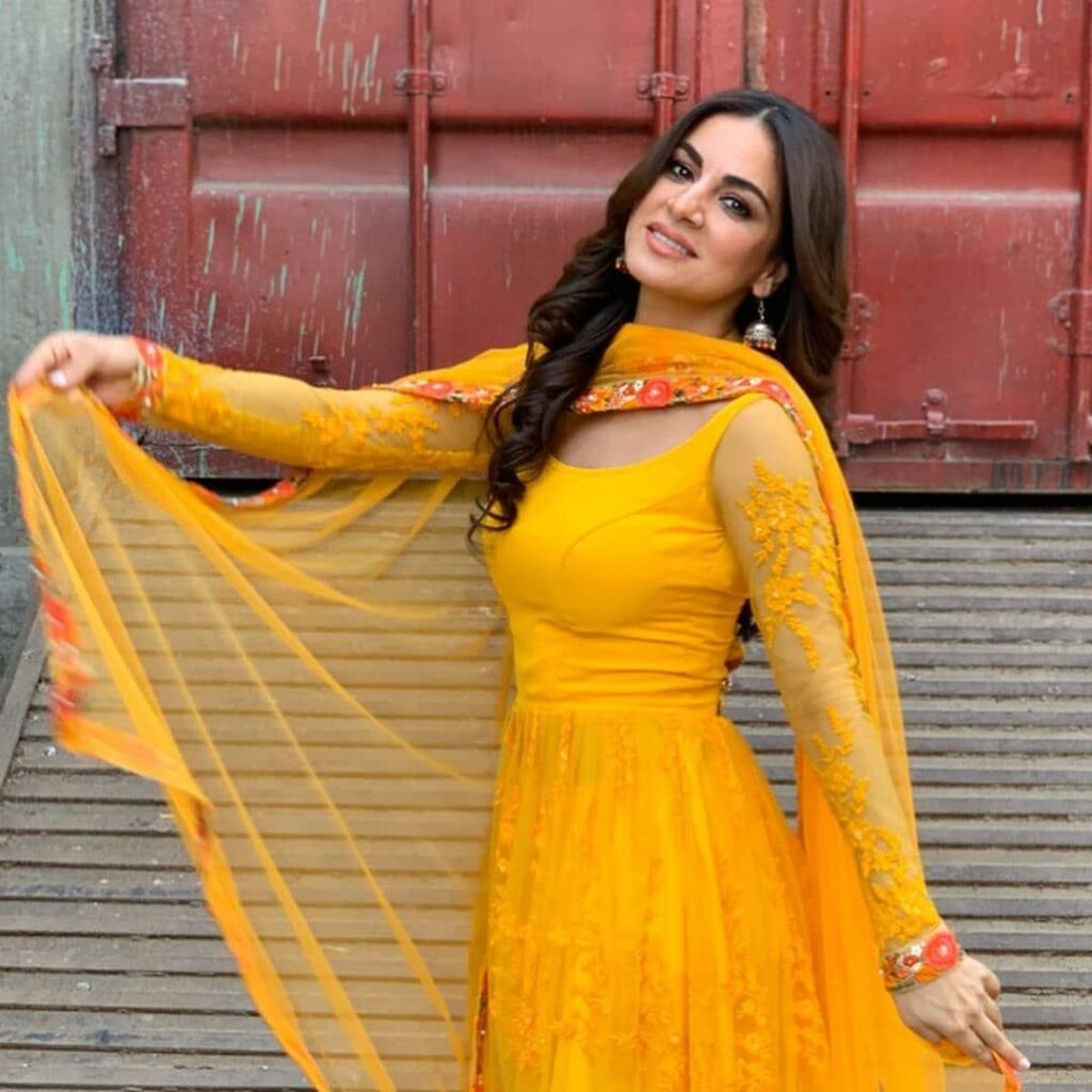 Kundali Bhagya Preeta Aka Shraddha Arya’s Best Designer Suits! - 5