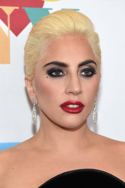 Lady Gaga’s HOT Red Lipstick Avatar - 2