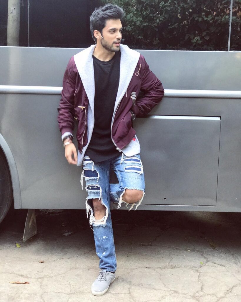 How to pose for a perfect Instagram click? Take tips from Parth Samthaan - 7