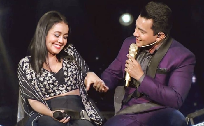 Revisiting Romantic Moments of Neha Kakkar and Aditya Narayan in Indian Idol - 3