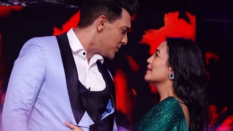 Revisiting Romantic Moments of Neha Kakkar and Aditya Narayan in Indian Idol - 5