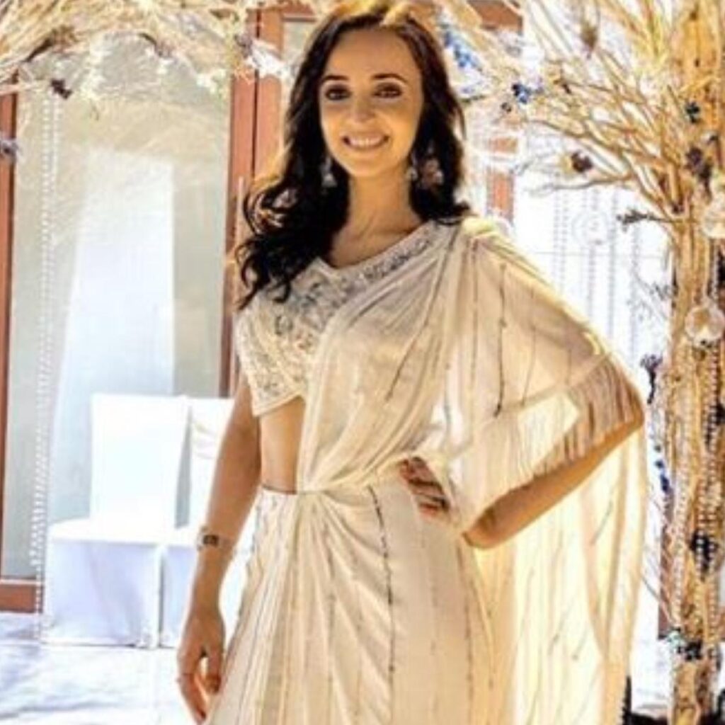 Sanaya Irani’s Designer Saree Look: Yay Or Nay? - 3