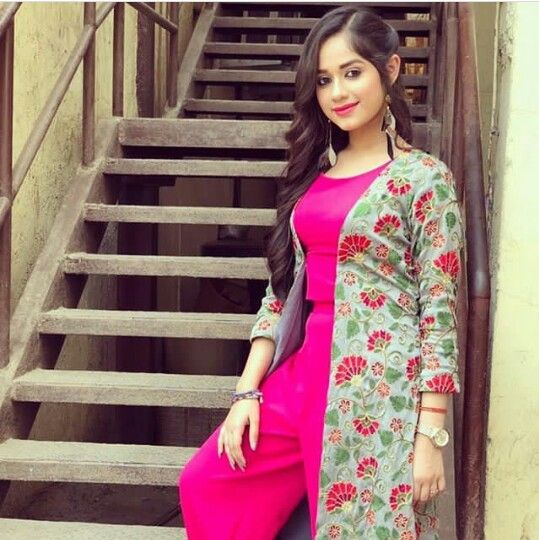 See Pics: How Jannat Zubair inspired us to wear Indo-Western outfits collection - 1