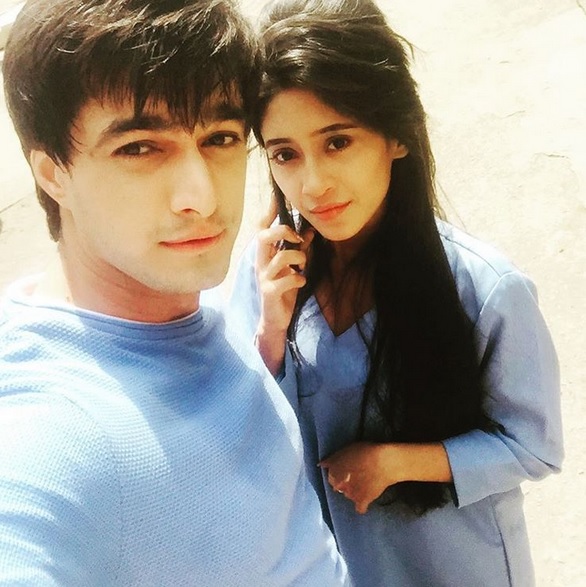 Shivangi Joshi and Mohsin Khan TWINNING in same colors - 7