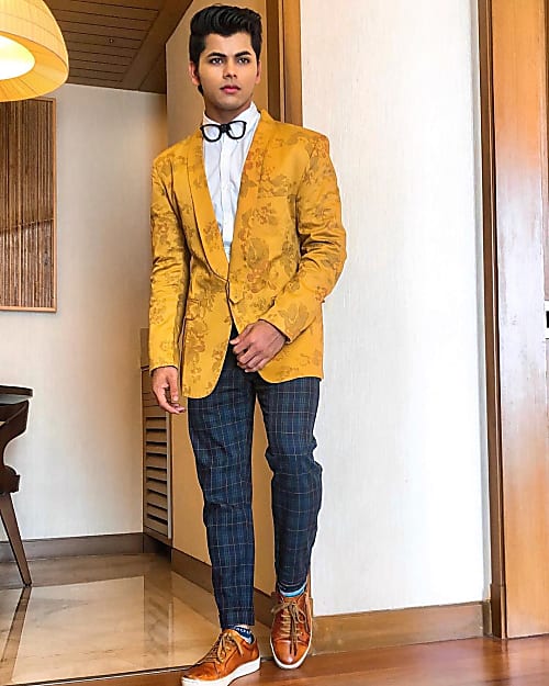 Siddharth Nigam’s dapper look for a wedding soiree, See pics inside - 1