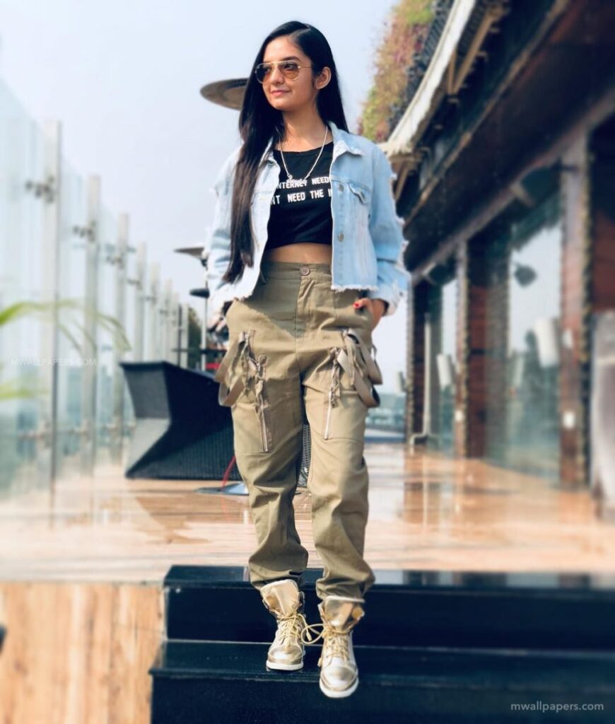 Steal the Girl-Next-Door Vibe from Jannat Zubair and Anushka Sen’s Casual Style! - 3