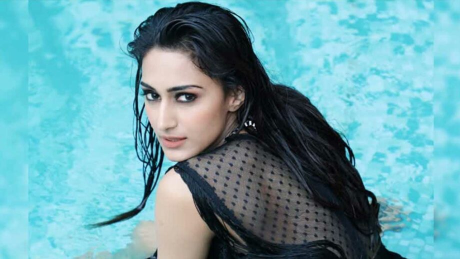 These Erica Fernandes Pool Pictures will make boys go crazy - 4