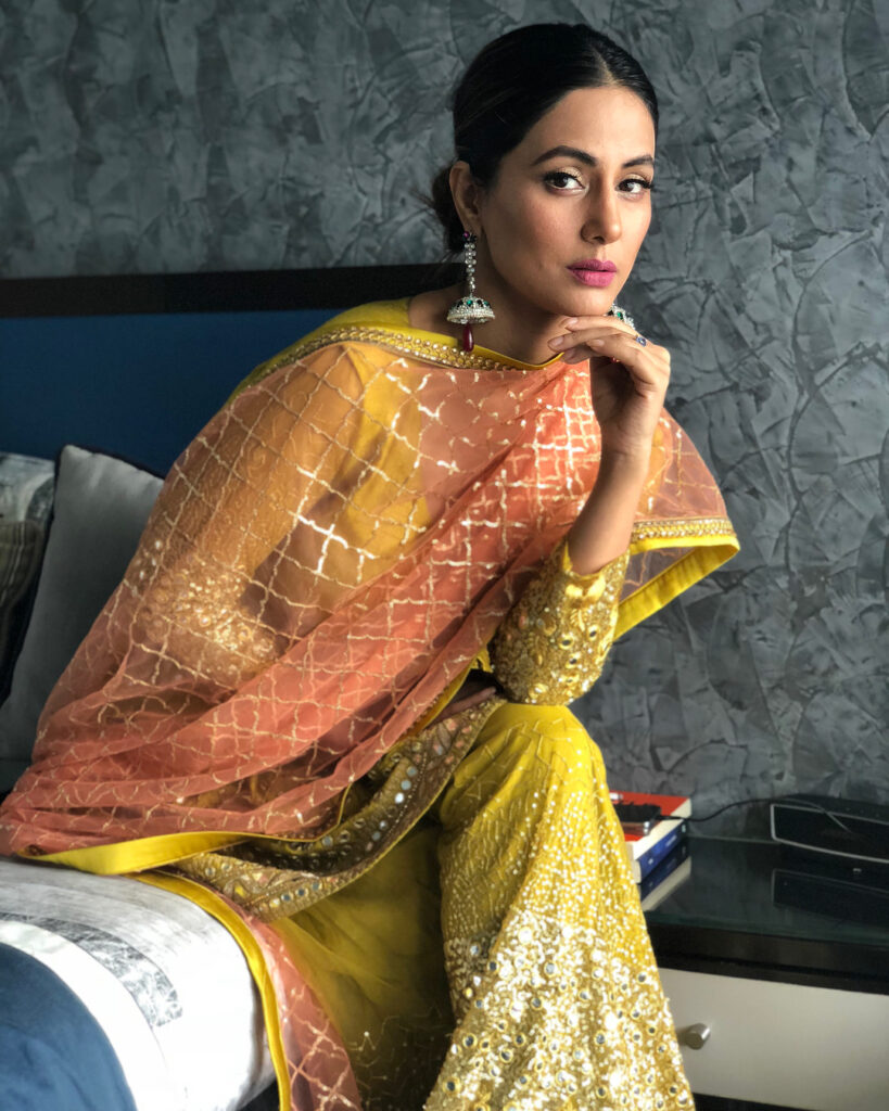 These ethnic outfits Of Hina Khan are perfect for all festivals - 2