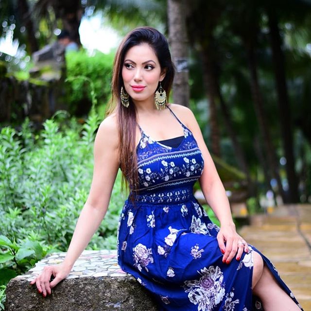 These Instagram pics of Taarak Mehta Ka Ooltah Chashmah Actress Babita aka Munmun Dutta are too hot to handle 3