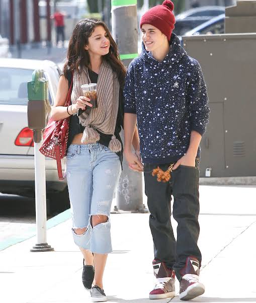 #Throwback Selena Gomez & Justin Bieber FUN Loving Moments - 1