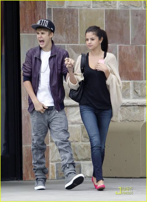 #Throwback Selena Gomez & Justin Bieber FUN Loving Moments - 3