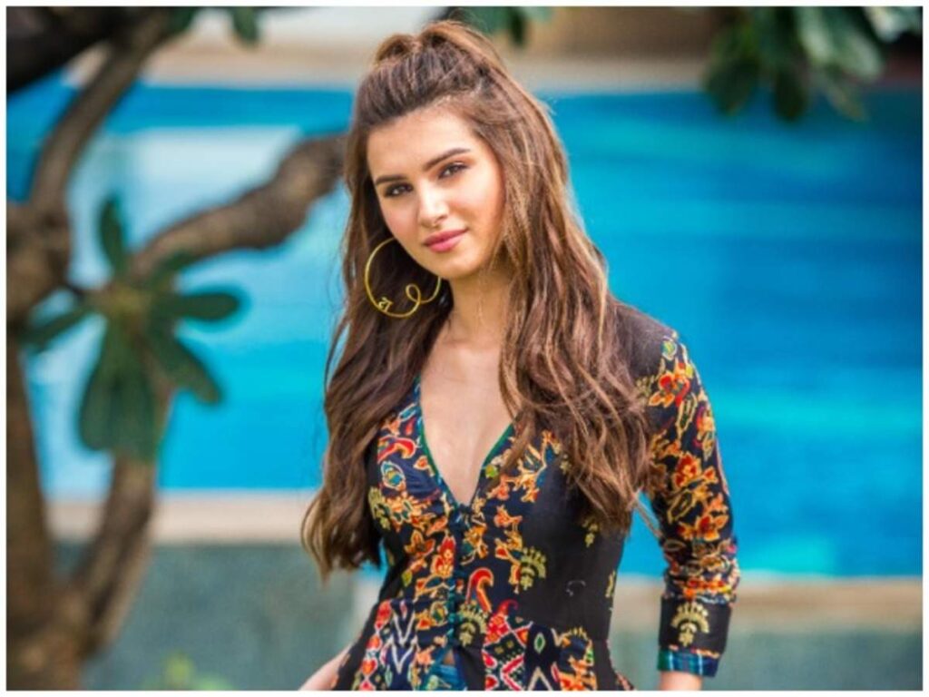 Times when Tara Sutaria stuns in a floral dress 4