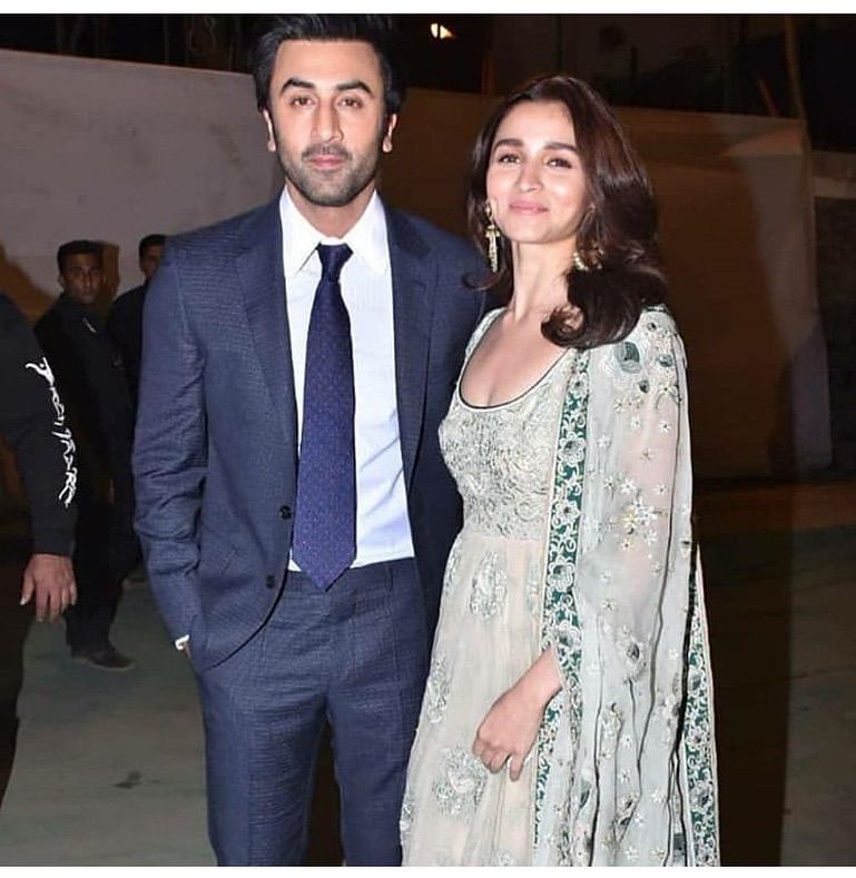 Ultimate Ranbir Kapoor-Alia Bhatt Romantic Moments Caught On Camera - 3