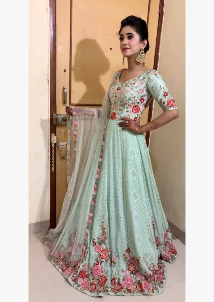 How To Dress Like Shivangi Joshi? - 5