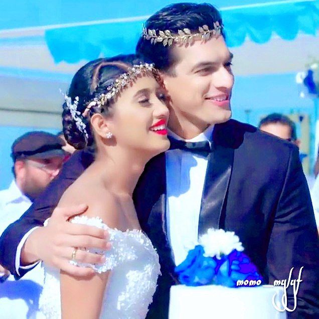 Yeh Rishta Kya Kehlata Hai: Shivangi Joshi and Mohsin Khan’s smiling candid pictures for fans - 3