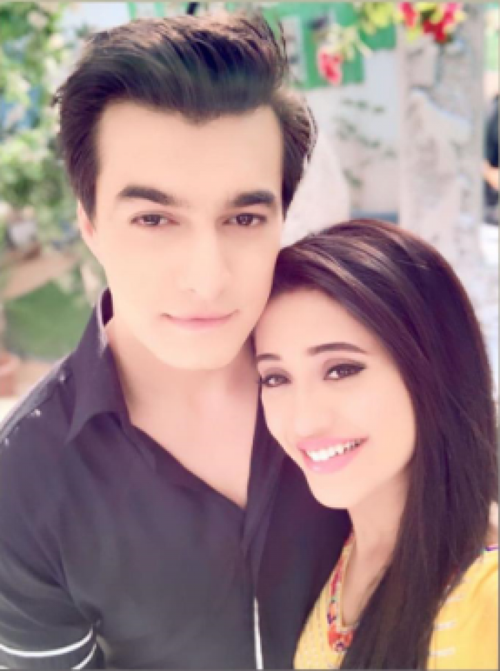 Yeh Rishta Kya Kehlata Hai: Shivangi Joshi and Mohsin Khan’s smiling candid pictures for fans - 5