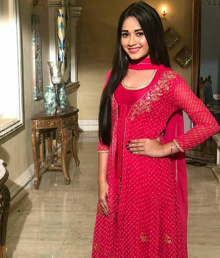 10 Pictures That Prove That Jannat Zubair Can Carry of Anything with Ease! - 9