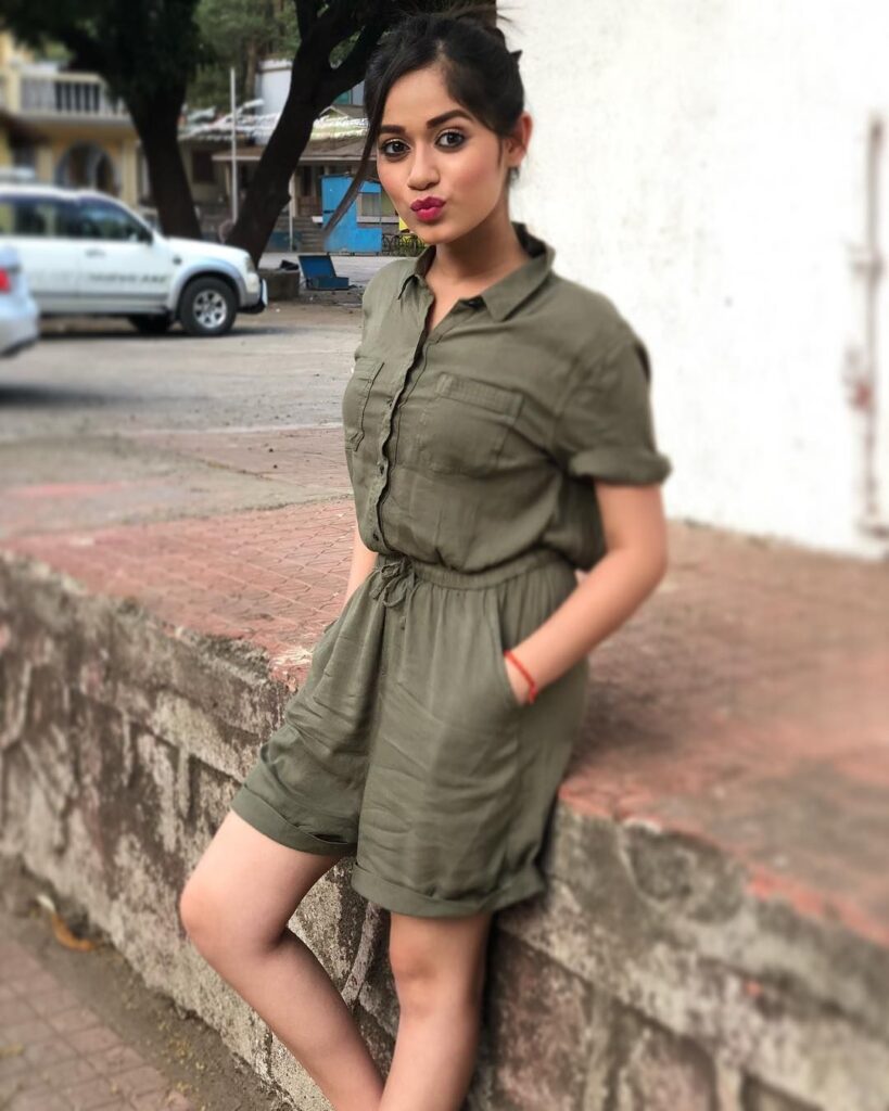 10 Pictures That Prove That Jannat Zubair Can Carry of Anything with Ease! - 6