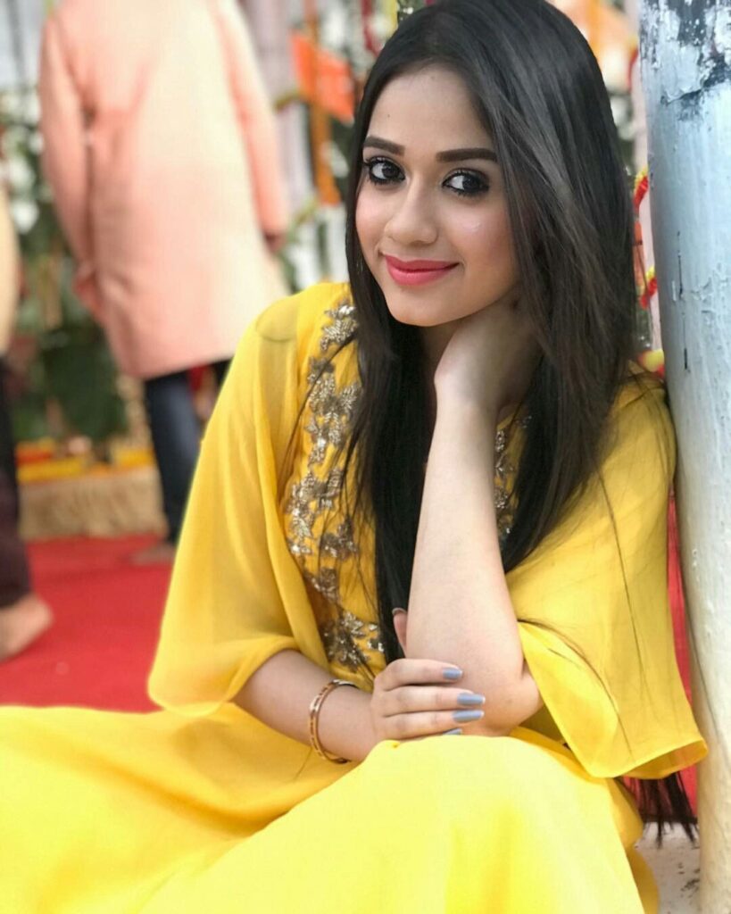 4 Stunning Jannat Zubair And Avneet Kaur’s Eye Makeup Looks! - 3