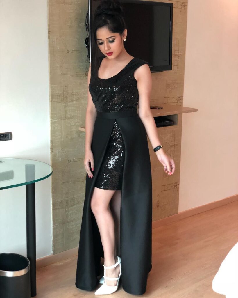 5 Times Jannat Zubair Has Nailed Her Look in Glitter Outfits - 2