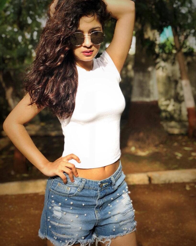 5 Ways to Style Summer Whites Like Avneet Kaur - 0