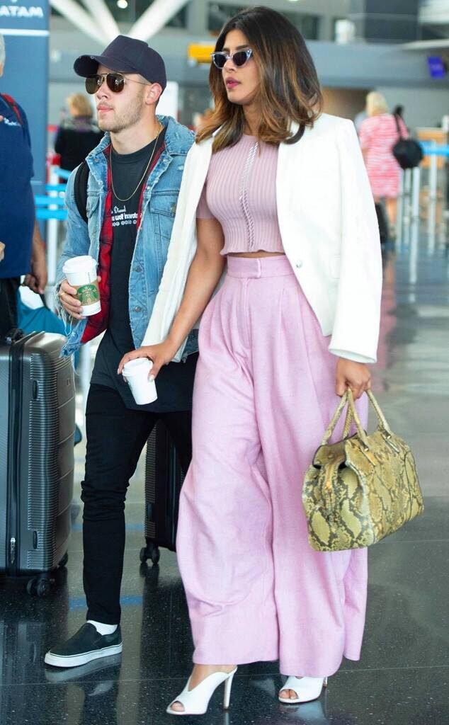 Airport Diaries: Deepika Padukone, Aishwarya Rai Bachchan, Priyanka Chopra Jonas, Kareena Kapoor Khan’s Casual Style Is Effortlessly Chic! - 3