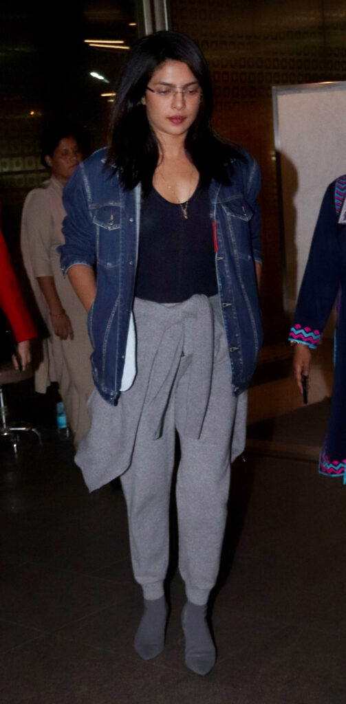 Airport Diaries: Deepika Padukone, Aishwarya Rai Bachchan, Priyanka Chopra Jonas, Kareena Kapoor Khan’s Casual Style Is Effortlessly Chic! - 4