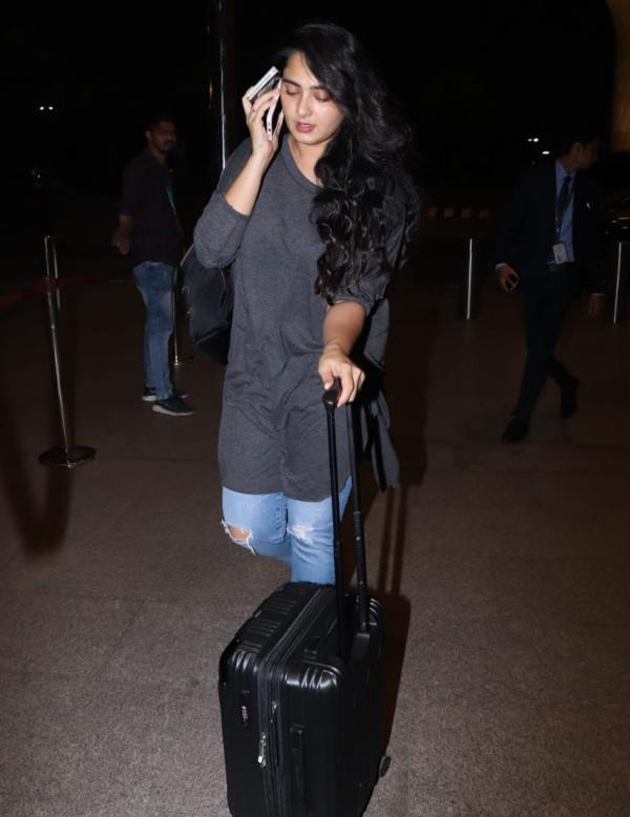 Airport Diaries: Tammanah Bhatia, Nayanthara, Anushka Shetty’s no-makeup look! - 5