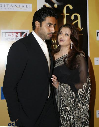 Aishwarya Rai Bachchan-Abhishek Bachchan 13th Wedding Anniversary: Checkout 13 Cute Moments - 12