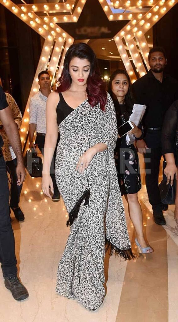 10 Pictures Of Aishwarya Rai Bachchan In Saree To Steal Your Heart! - 1