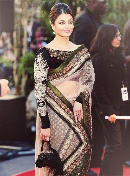 10 Pictures Of Aishwarya Rai Bachchan In Saree To Steal Your Heart! - 0