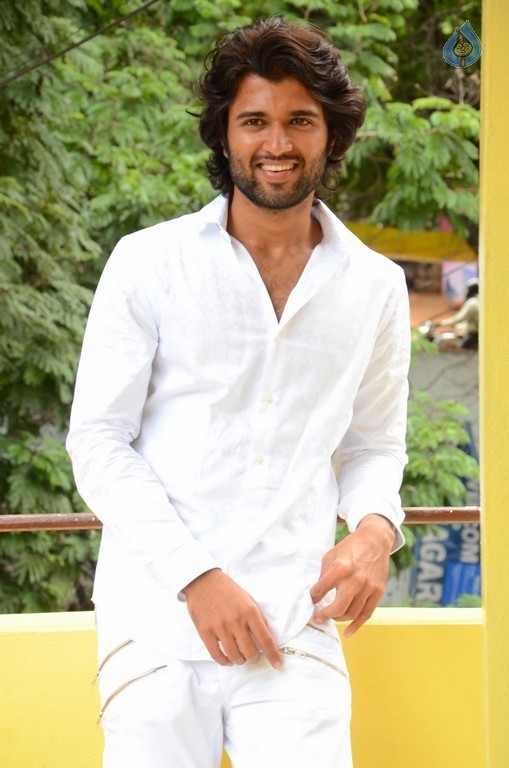 Allu Arjun, Yash, Vijay Deverakonda, Ajith Kumar, Vijay Sizzle In White Outfits and you can’t take your eyes off them! - 3