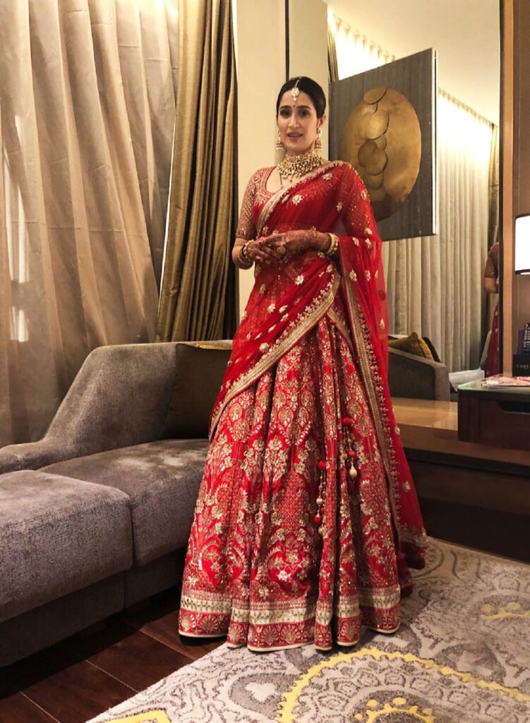 Anushka Sharma, Aishwarya Rai Bachchan, Kareena Kapoor Khan, Priyanka Chopra Jonas: 10 Times Bollywood celebs chose to wear Sabyasachi wedding outfits - 0