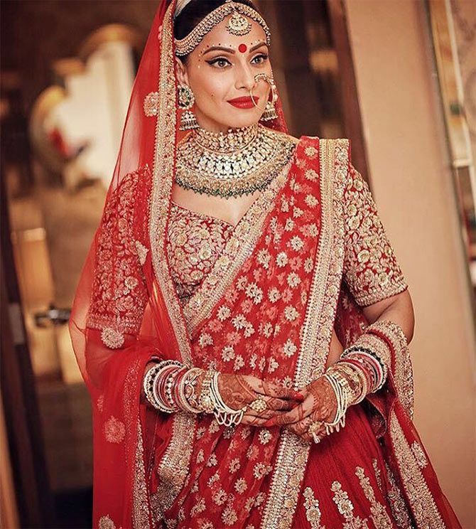 Anushka Sharma, Aishwarya Rai Bachchan, Kareena Kapoor Khan, Priyanka Chopra Jonas: 10 Times Bollywood celebs chose to wear Sabyasachi wedding outfits - 5