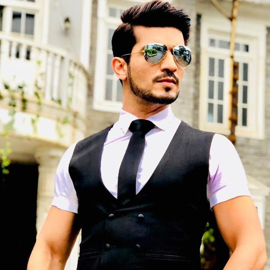 Arjun Bijlani’s Sunglass Is A Quintessential Style Statement! - 3