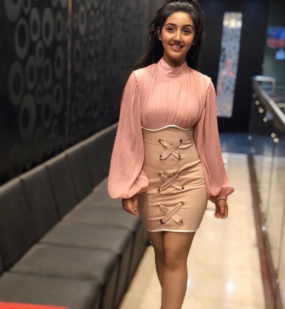 Ashnoor Kaur, Arishfa Khan, Shirley Setia: Be It Summers or Winters; These Styles Are Still A Go-To Pick - 2