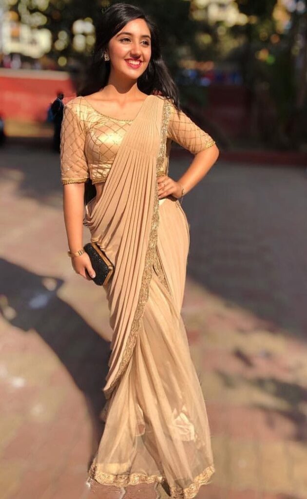 Ashnoor Kaur looks drop-dead gorgeous in saree - 0