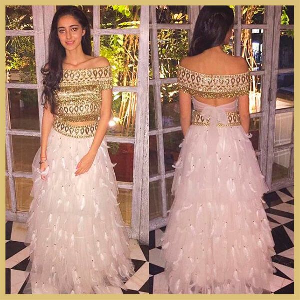 Disha Patani, Kiara Advani, Ananya Panday, Janhvi Kapoor: Who Shows-Off The Beautiful Blouse Designs Better? - 5