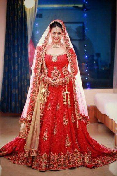 Dreaming about your picture-perfect wedding lehenga? Check Out Divyanka Tripathi’s Pics - 6