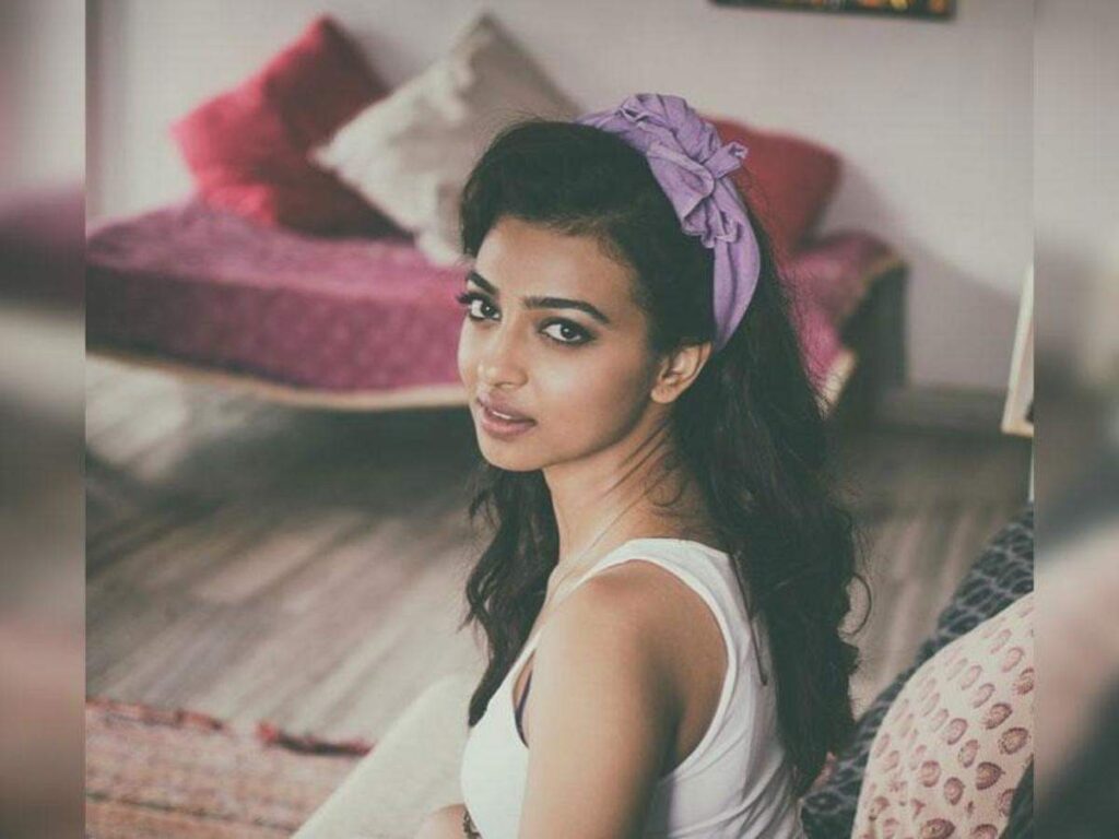 How to Wear A Scarf? Take Tips from Radhika Apte - 2