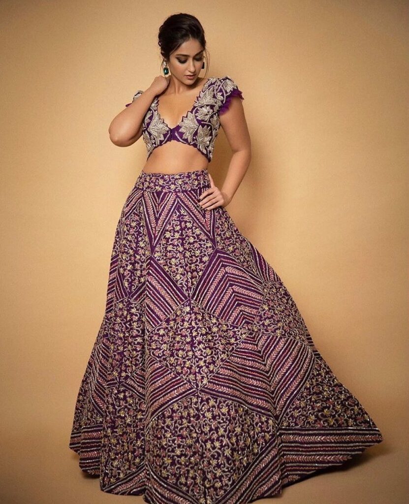 Ileana D’Cruz looks intense in a purple lehenga set with zardozi embroidery, see pics inside! - 3