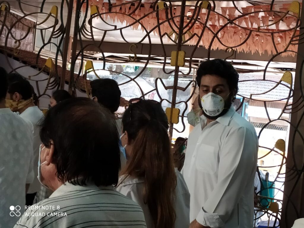 Inside Photos: Ranbir Kapoor, Alia Bhatt, Saif Ali Khan, Kareena Kapoor Khan, Abhishek Bachchan, Neetu Singh sad and emotional at Rishi Kapoor’s last rites - 0