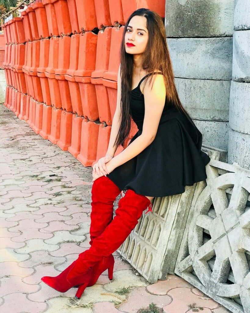 Jannat Zubair’s Stylish Outfit Ideas for How to Wear High Heels - 0