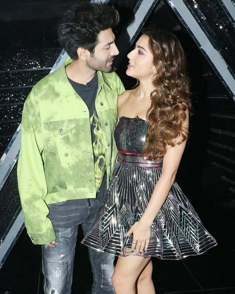 Kartik Aaryan and Sara Ali Khan sizzling moments caught on camera - 4