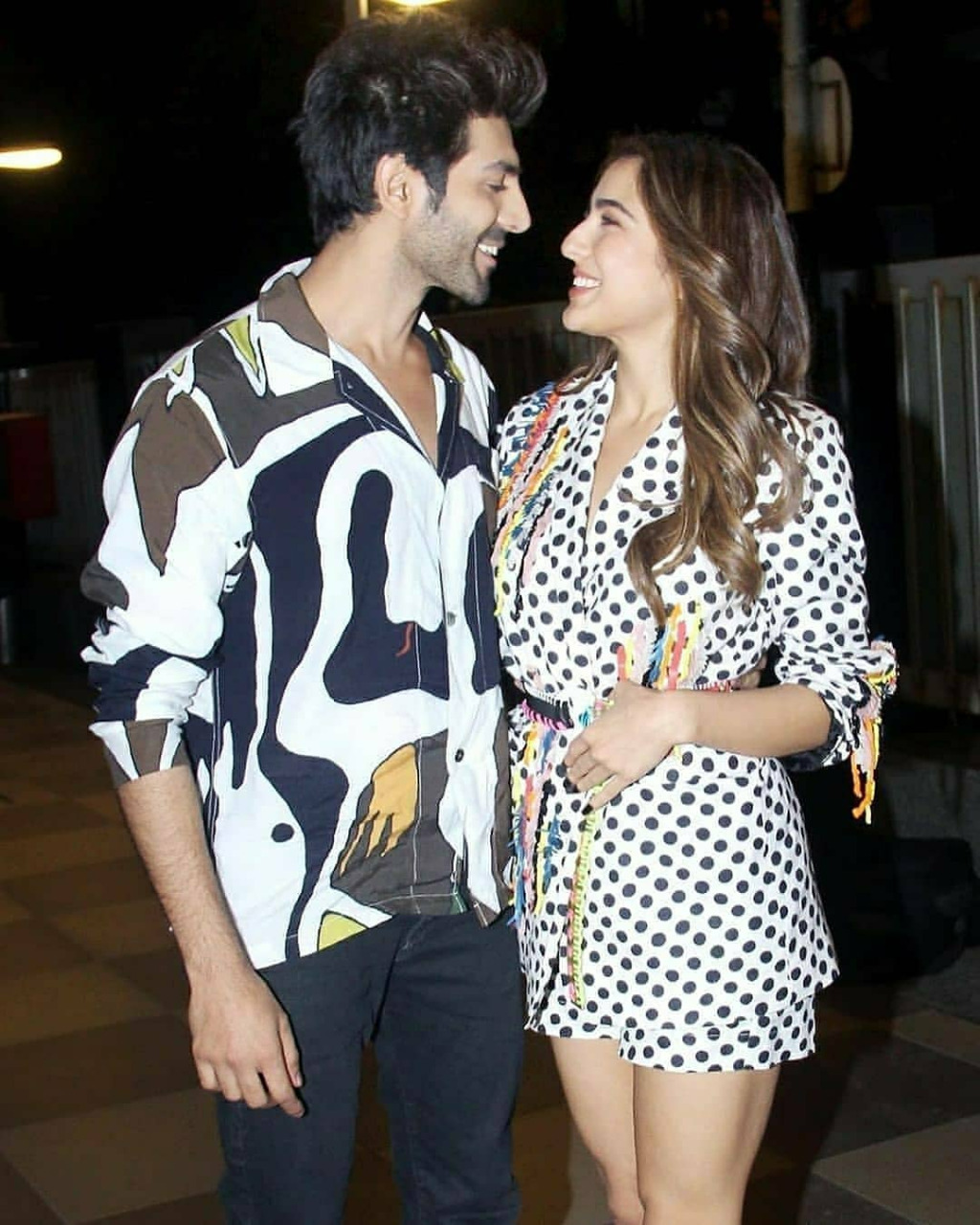 Kartik Aaryan and Sara Ali Khan's Eye-Lock Moments! 3