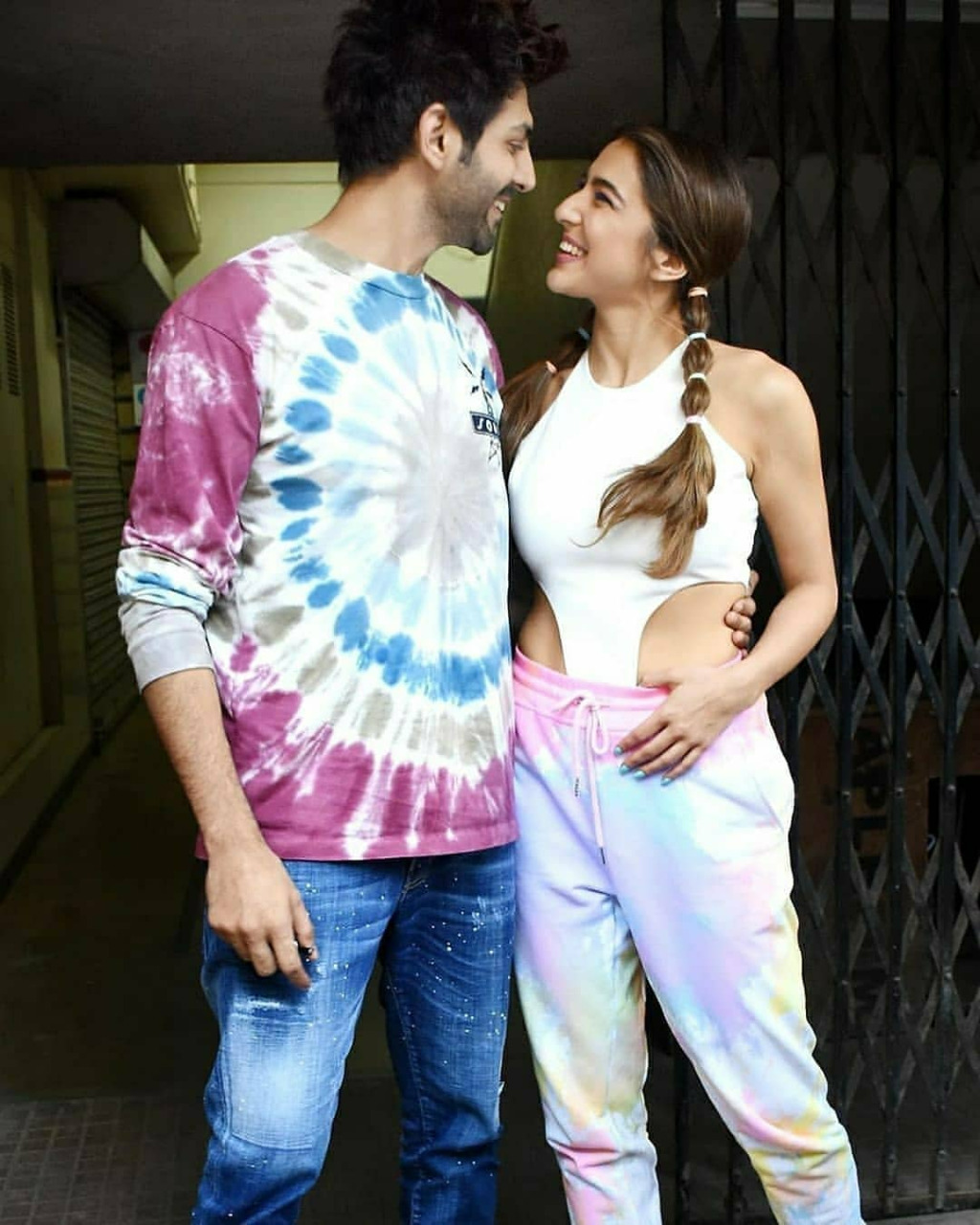 Kartik Aaryan and Sara Ali Khan's Eye-Lock Moments! 4