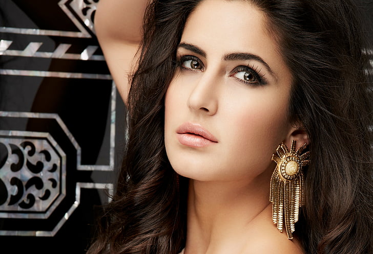 Katrina Kaif Vs Alia Bhatt: Who shows off her bold and chunky earring collection better? - 2