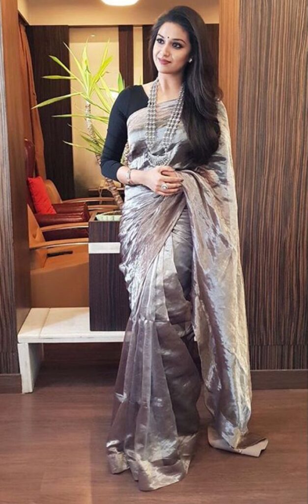 Keerthy Suresh and Samantha Akkineni’s simple yet striking saree look! - 1