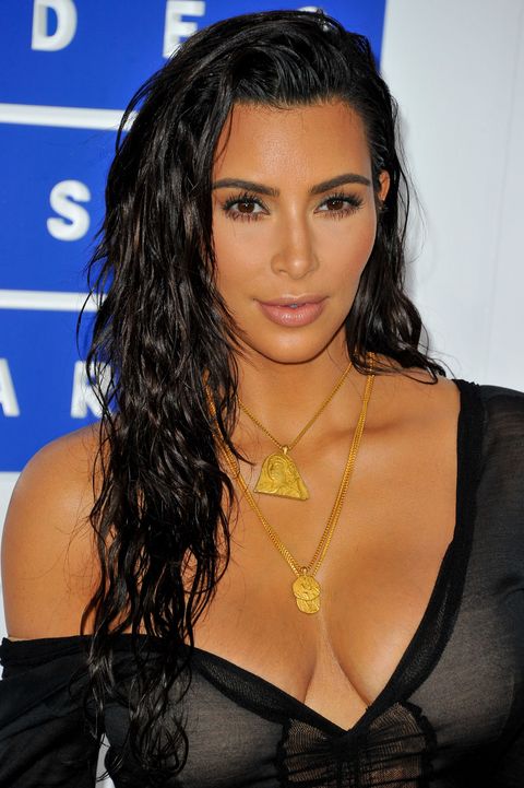 Kim Kardashian’s Gorgeous Necklace Collection Is The Latest Fashion Goal - 4