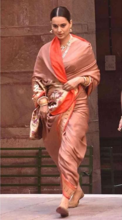 Madhuri Dixit Nene, Kangana Ranaut, Deepika Padukone, Priyanka Chopra Jonas, Kajol, Kriti Sanon: Pick Up Your Favourite Maharashtrian Nauvari Saree Look? - 4